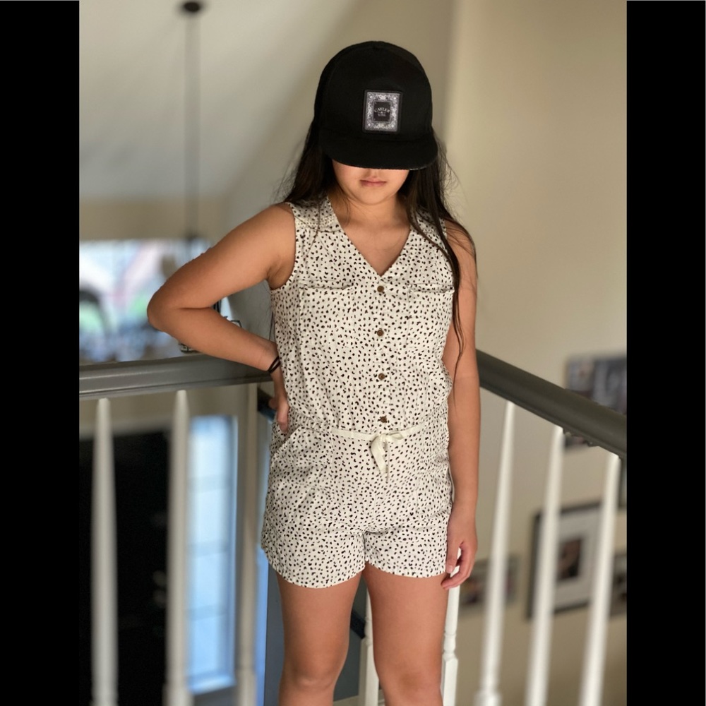Girls Old Navy white short romper cheetah print